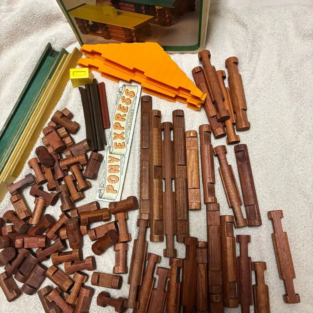 Vintage Mixed Lincoln Logs Lot with 1978 Playskool #885 General Store Box